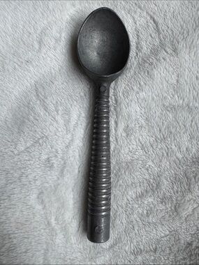Vintage ribbed Ice Cream Scoop Cast Aluminum Made in Taiwan